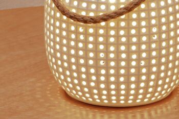 Lampe de table en porcelaine au design de lanterne blanche | Style contemporain & oriental | Veilleuse | Sculpté à la main | Fini mat en blanc 5