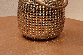 Lampe de table en porcelaine au design de lanterne dorée | Style contemporain & oriental | Veilleuse | Sculpté à la main | Finition émaillée en or 4