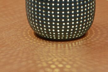 Lampe de table en porcelaine au design lanterne turquoise | Veilleuse de style contemporain et oriental | Sculpté à la main | Finition émaillée en turquoise 4