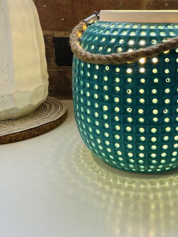 Lampe de table en porcelaine au design lanterne turquoise | Veilleuse de style contemporain et oriental | Sculpté à la main | Finition émaillée en turquoise 5