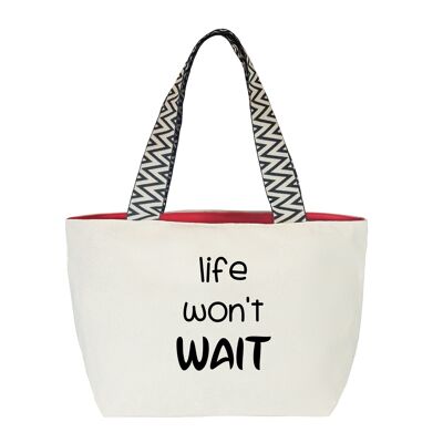 Hello-Bags. Bolso de loneta premium para mujer. Modelo: Life won't wait. Color: Crudo. Incluye cremallera exterior, bolsillo interior con cremallera y forro de lona rojo. Empaquetado para regalo. 50x30 cm.