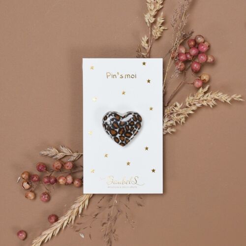 Buy wholesale White & gold leopard heart pin