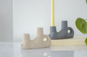 Vase en porcelaine au design martelé | Style contemporain | Fait à la main | Bougeoir | Couleur grise | Finition texturée et mate 3