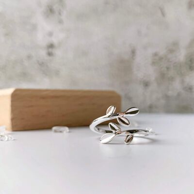 Ring aus Sterlingsilber mit Olivenblättern