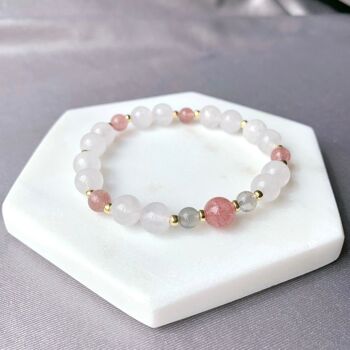 Bracelet en pierres précieuses calcédoine blanche et quartz fraise 4