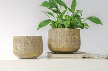 Pot de fleurs en ciment dans une texture de paille | Effet tissé bambou | Pot effilé d'intérieur fait à la main | dans une couleur beige 1