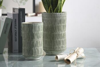 Vase en ciment dans un design de texture paille | Effet tissé bambou | Forme de sablier faite à la main | dans une couleur citron vert 2