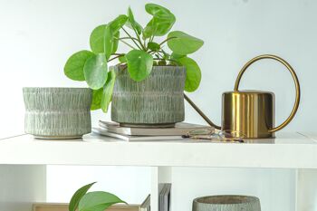 Pot de fleurs en ciment dans une texture de paille | Effet tissé bambou | Forme de sablier faite à la main | dans une couleur citron vert 4