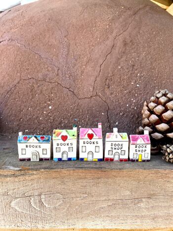 LIVRES Tiny Ceramic Houses 6