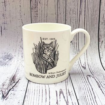 Tasse en porcelaine de chat littéraire Romeow et Juliette de Shakespeare 1