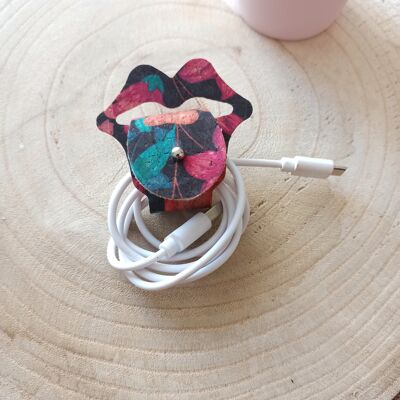 Cable tidy - mouth-shaped cork earphones