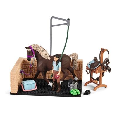 SCHLEICH Horse Club Wash Area con Horse Club Emily & Luna Toy Playset, Unisex, da 5 a 12 anni, Multicolore (42438)