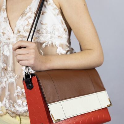 Sliding shoulder bag