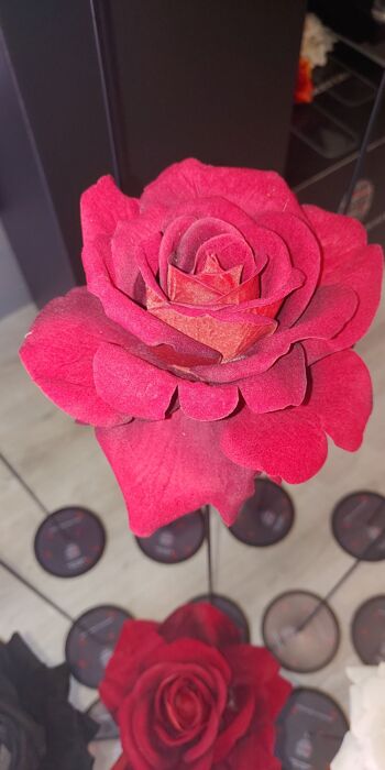 Trio de roses en tissu (velours) avec Deospray 125 ml (FÊTE DES MÈRES) 29
