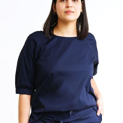 Top arricciato IN-DYA in blu scuro con un taglio sul retro - cotone organico