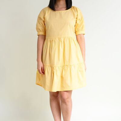 Vestido veraniego a la rodilla con volantes "ME-TA" en amarillo suave confeccionado en 100% algodón orgánico