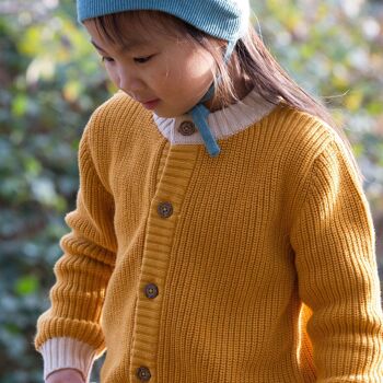 From One To Another Gold Cardigan en maille douillette 2