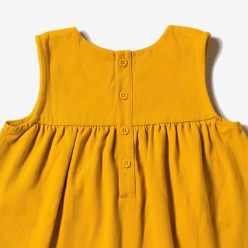 Robe brodée de tournesols et d'abeilles 3