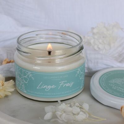 Fresh linen scented candle