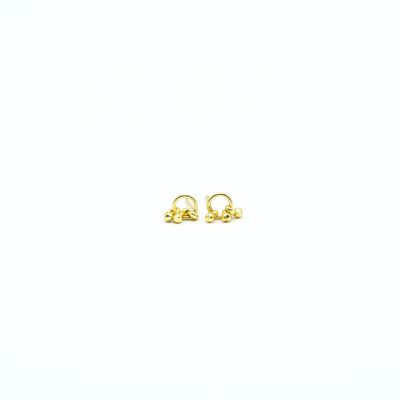 Pendientes dorados minimalistas, pequeños, étnicos. colección bisutería. Dorado. Bisutería. Primavera.  hecho a mano. Bodas, invitadas.