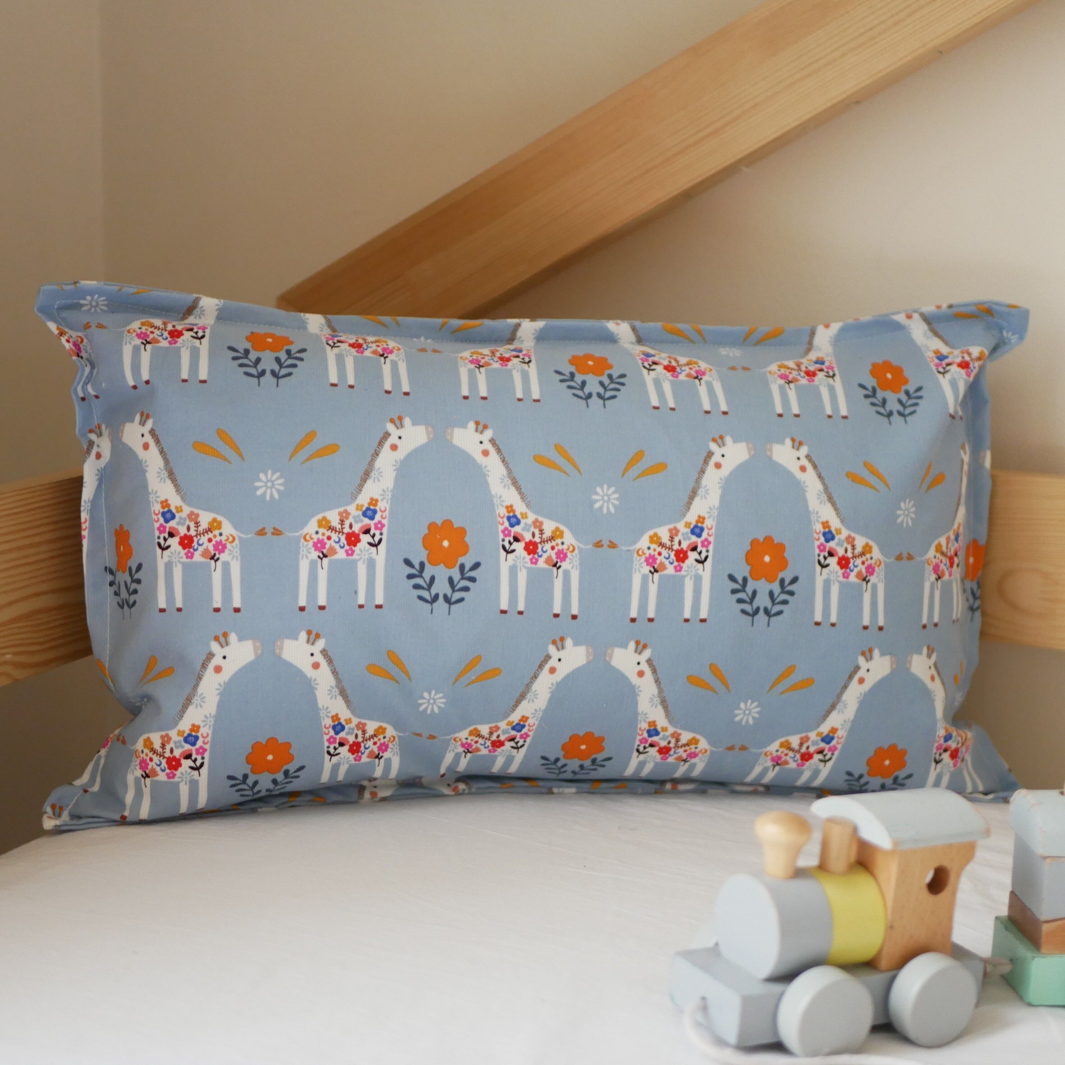 Dekoratives Kinderkissen - Wie eine Giraffe