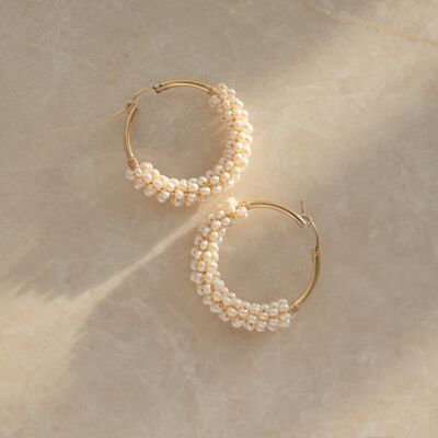 Boucles d'oreilles créoles perlées en or 14 carats et perles de Polynésie