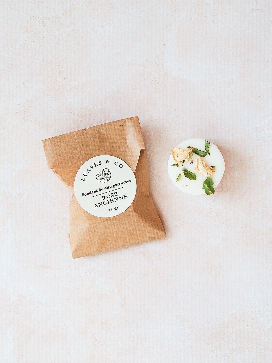 Derretimiento de cera perfumada de rosa vieja