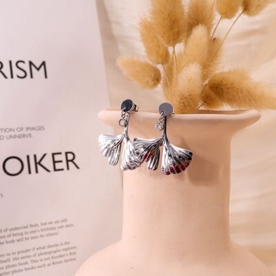 Silberne Ohrringe, Ginkgo-Blumenmotiv mit Strasssteinen