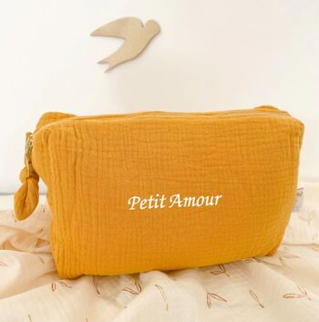 Trousse de toilette naissance brodée " Petit Amour " 2