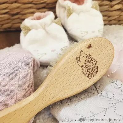 Cepillo de madera para bebé