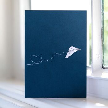 Carte de voeux avion en papier avec coeur 3