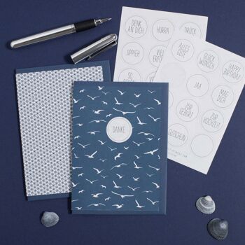 Carte de vœux avec un motif à pois bleu graphique neutre en papier recyclé pour diverses occasions 2