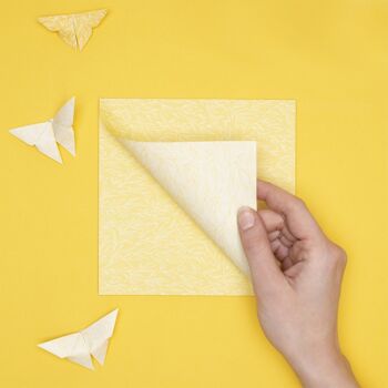 Papier origami pour décorations de Pâques modernes - papier kraft double face avec un délicat motif végétal jaune, 25 feuilles, 15cm - papier recyclé 1