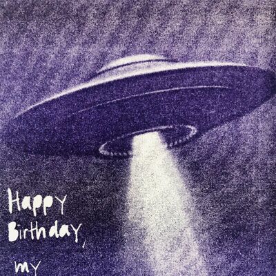 Tarjeta de felicitación feliz cumpleaños alienígena