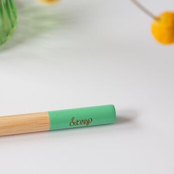 La brosse à dents en bambou &Keep - Plusieurs couleurs vives ☀️ 9