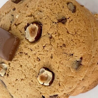 Schokoladen-Haselnuss-Kekse in loser Schüttung