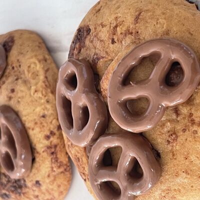 Chocolate pretzel cookies