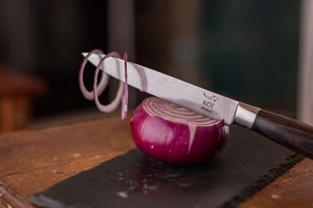 Couteau utilitaire de cuisine KOI ARTISAN - Lame tranchante comme un rasoir de 5 pouces - Couteaux de chef professionnels - Couteaux japonais en acier inoxydable à haute teneur en carbone - Motif Damas gravé au laser - Résistant aux taches et à la corrosion 4