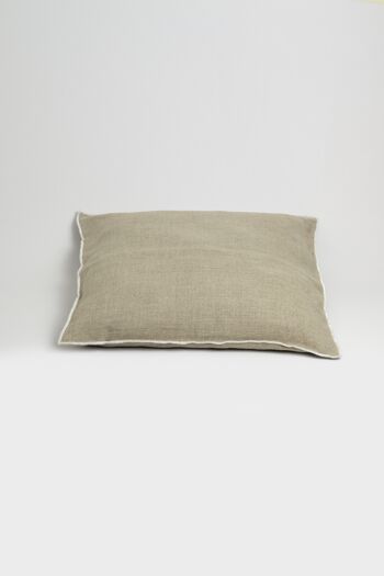 Housse de coussin en lin beige avec bord contrasté 2