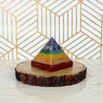 Pyramide de cristal aux 7 chakras 3