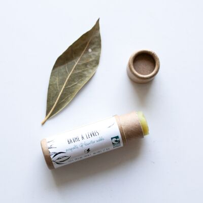 Lip balm with propolis and bay leaf