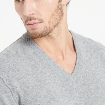 LUKE 11 V-neck sweater in light gray cashmere