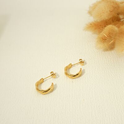 Small chunky gold hoops