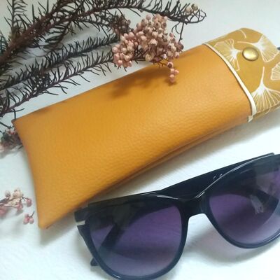 Semi-rigid glasses case in saffron imitation leather and gingko leaves