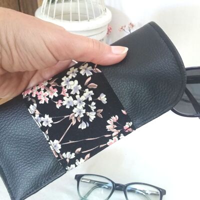 Semi-rigid glasses case in black imitation leather and cherry blossoms