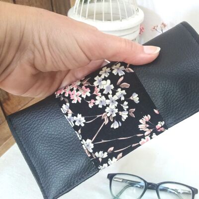 Semi-rigid glasses case in black imitation leather and cherry blossoms