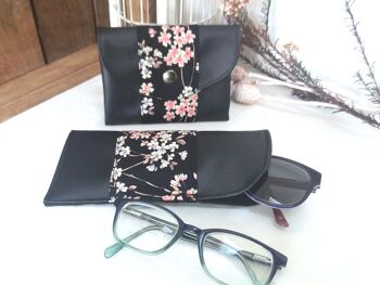 Étui à lunettes semi rigide en simili cuir noir et fleurs de cerisier 2