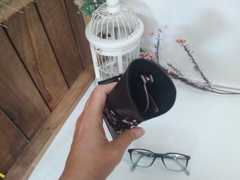 Étui à lunettes semi rigide en simili cuir noir et fleurs de cerisier 4