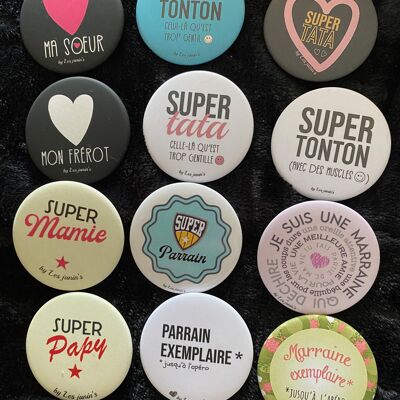 Lot de 12 Badges épingles 45mm Messages Famille Pep's et colorés