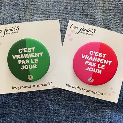 2 Badge épingles 45mm "C'est vraiment pas le jour"